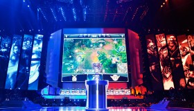 BLG零封FPX：BLG战队强势碾压，Jiejie赛后采访吐露心声，FPX状态堪忧展现电竞职业精神